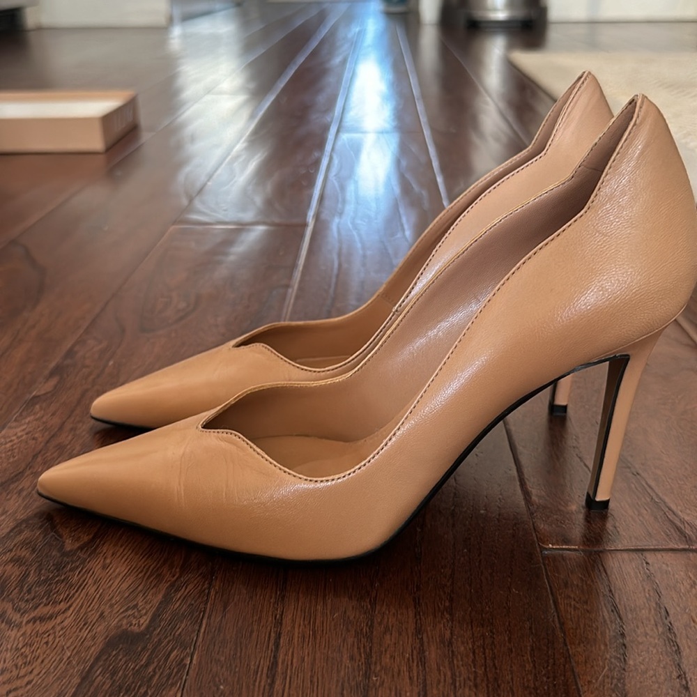 🧚🏼‍♀️ 💫 💞 NWTB MATTEO PITTI SCALLOPED PUMPS Color tan Size 7 TTS EU 38 - Picture 4 of 10
